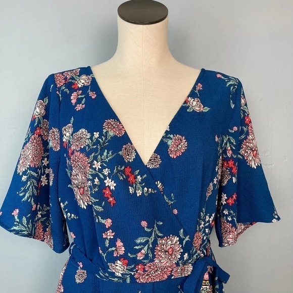 TRIXXI Clothing Company Midnight Blue Crepe Floral Suplice Romper Women's Size M - Picture 2 of 12
